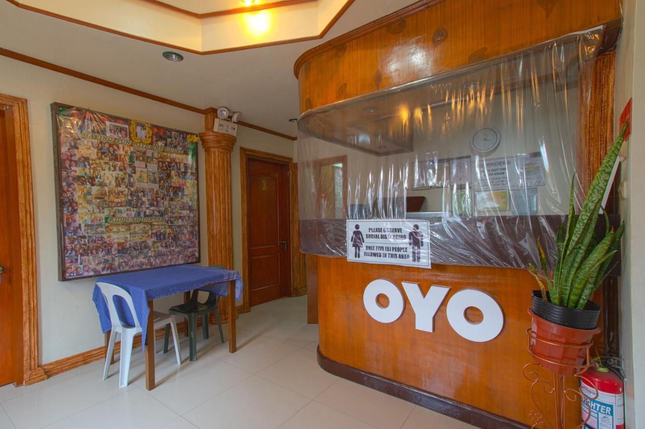 OYO 788 Lisa's Guesthouse Moalboal Extérieur photo