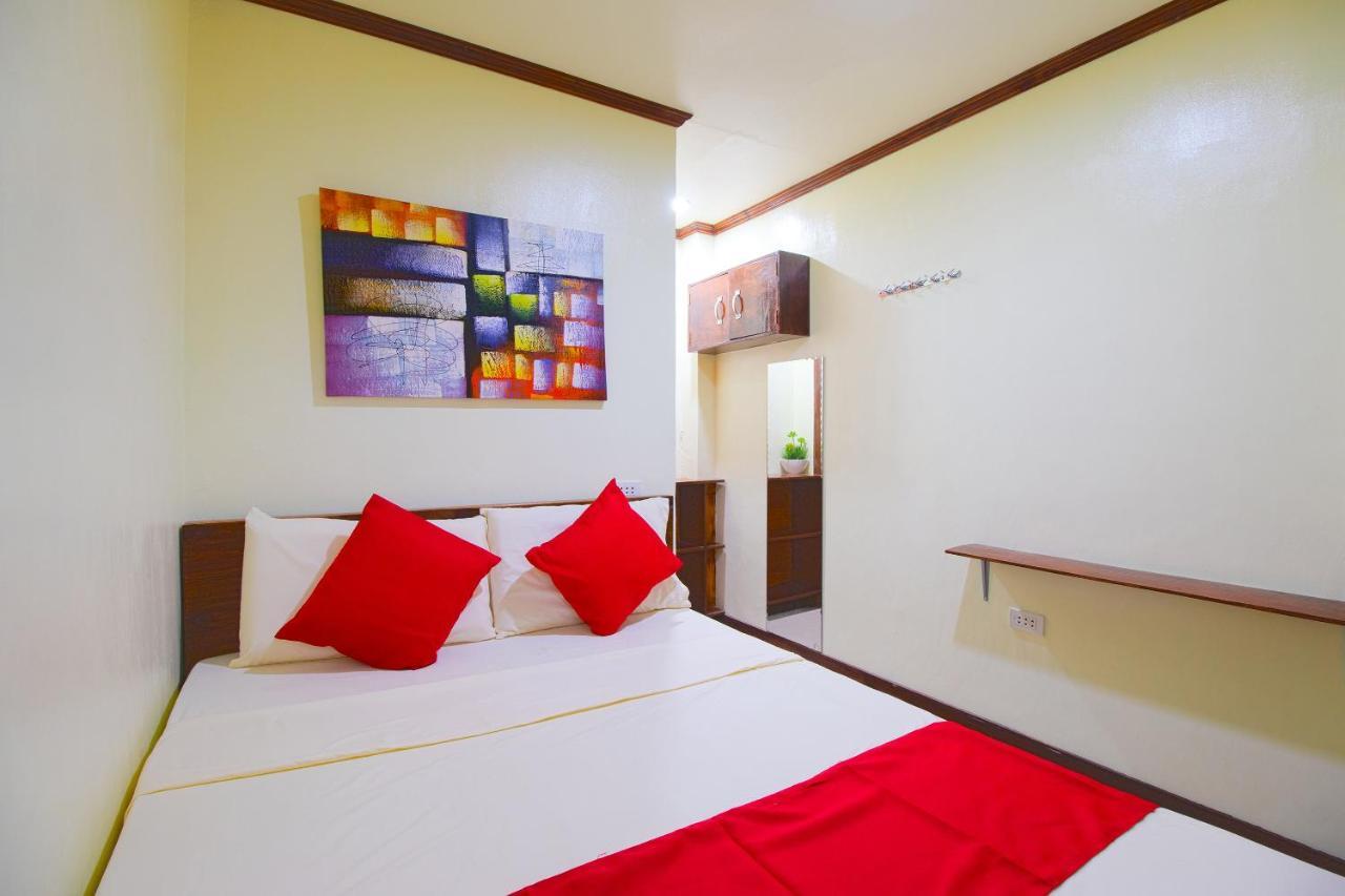 OYO 788 Lisa's Guesthouse Moalboal Extérieur photo