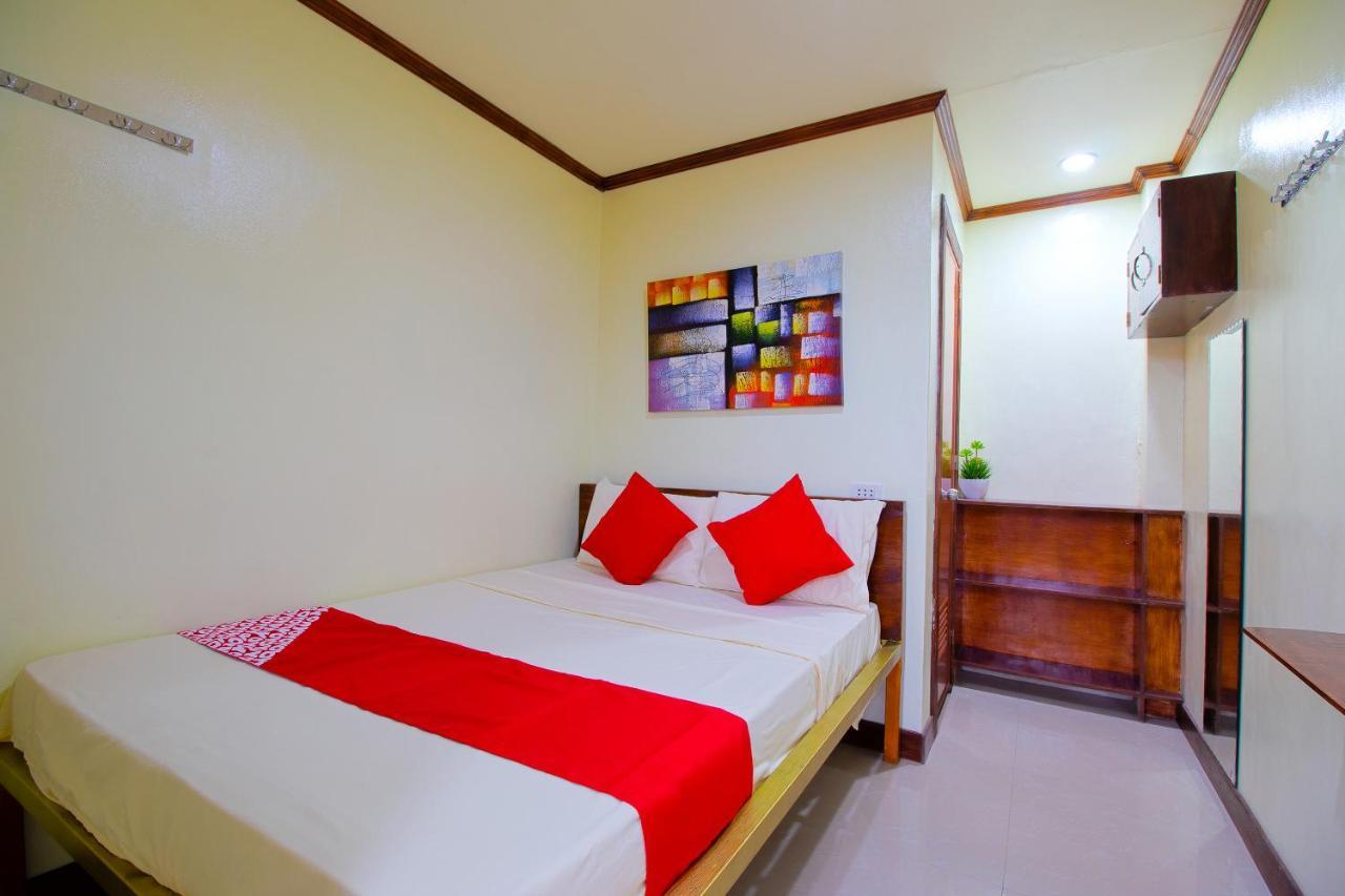 OYO 788 Lisa's Guesthouse Moalboal Extérieur photo