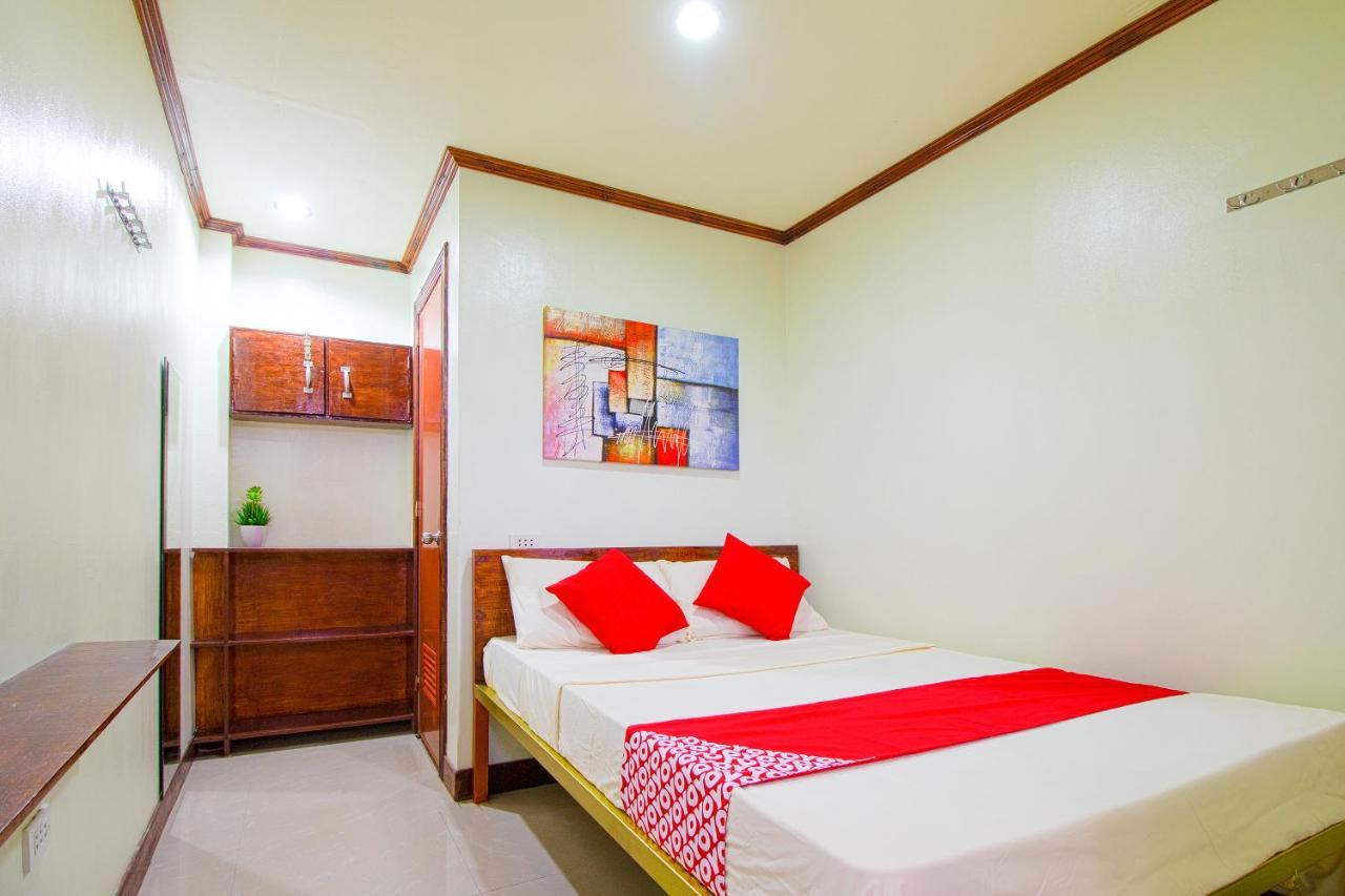 OYO 788 Lisa's Guesthouse Moalboal Extérieur photo