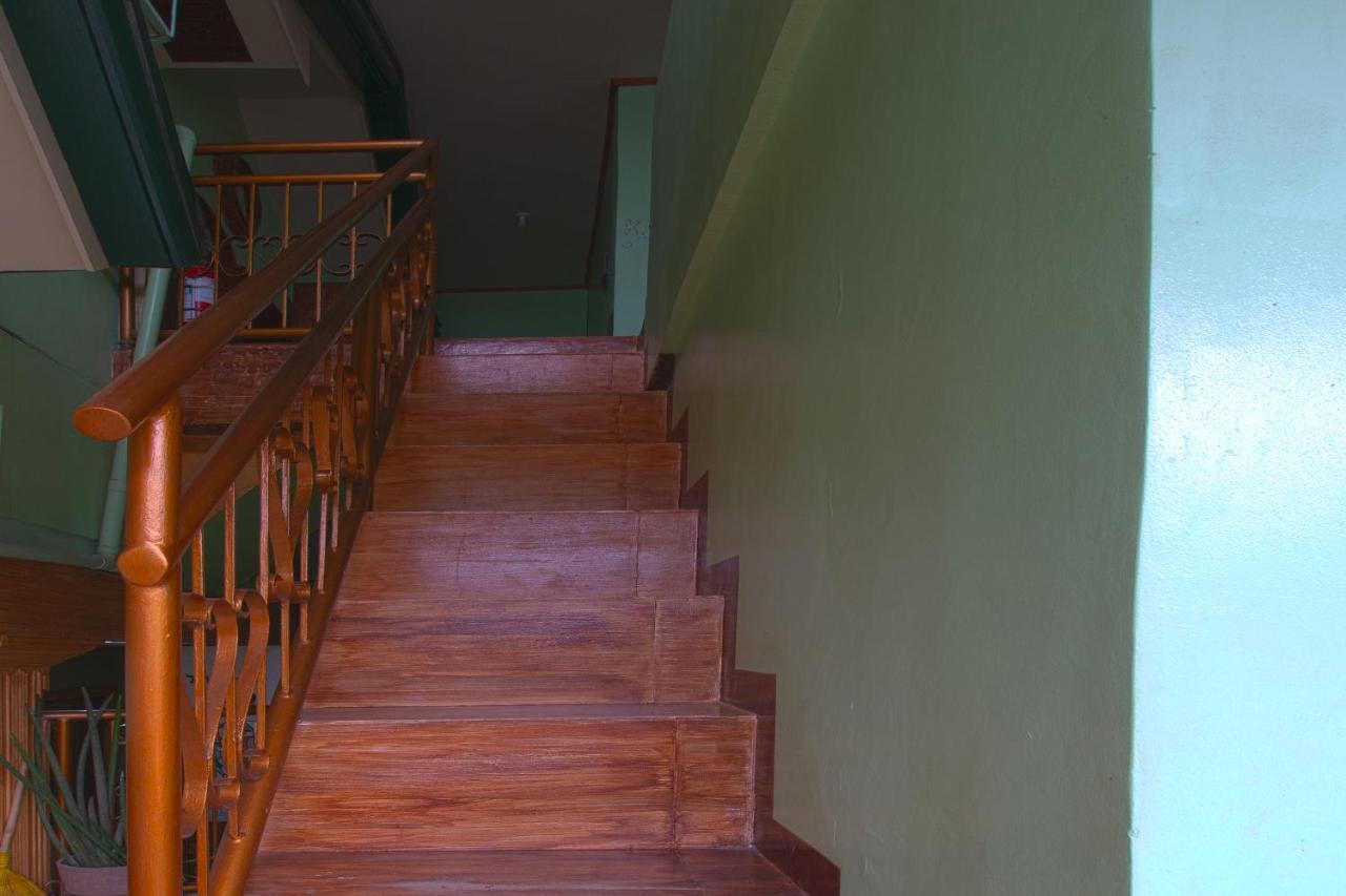 OYO 788 Lisa's Guesthouse Moalboal Extérieur photo