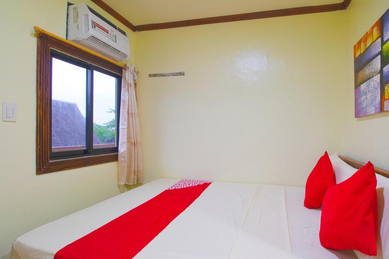OYO 788 Lisa's Guesthouse Moalboal Extérieur photo