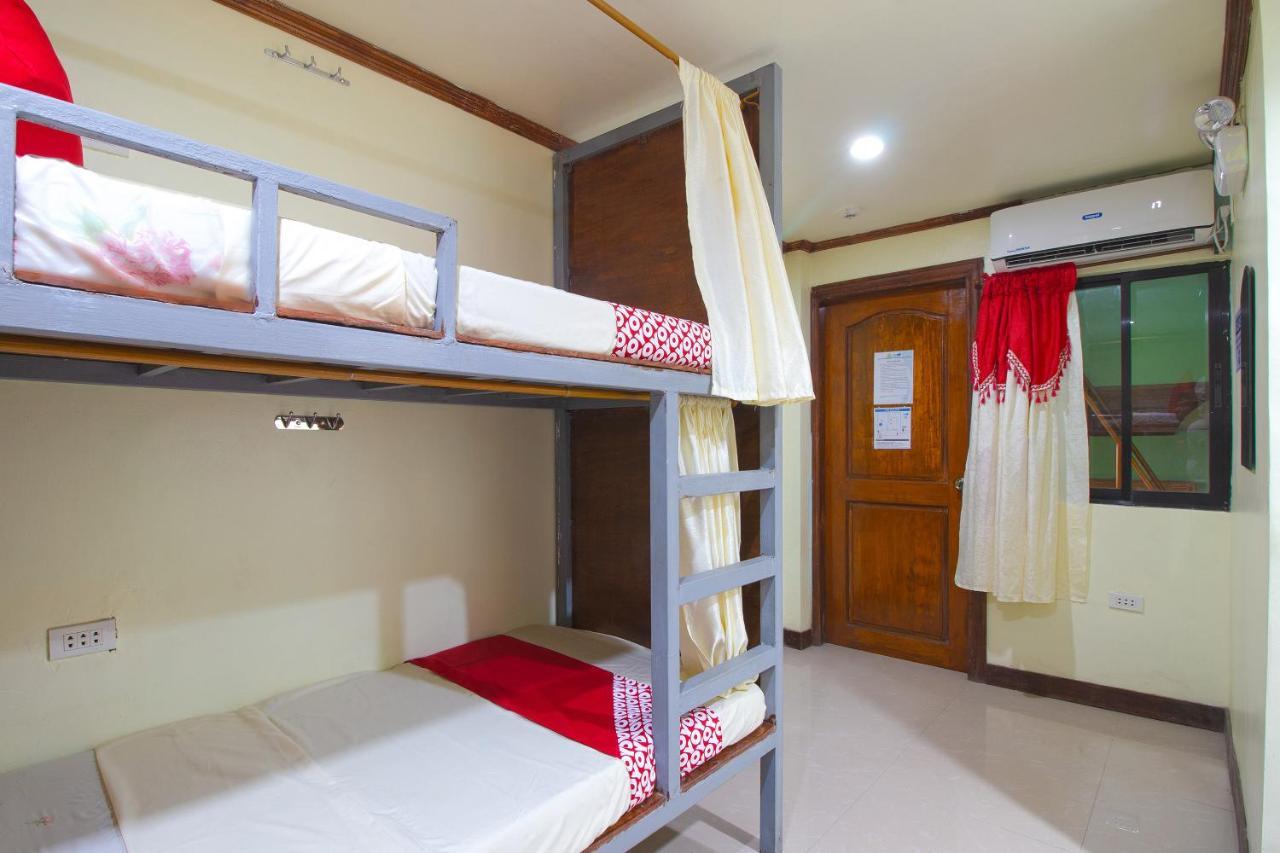 OYO 788 Lisa's Guesthouse Moalboal Extérieur photo