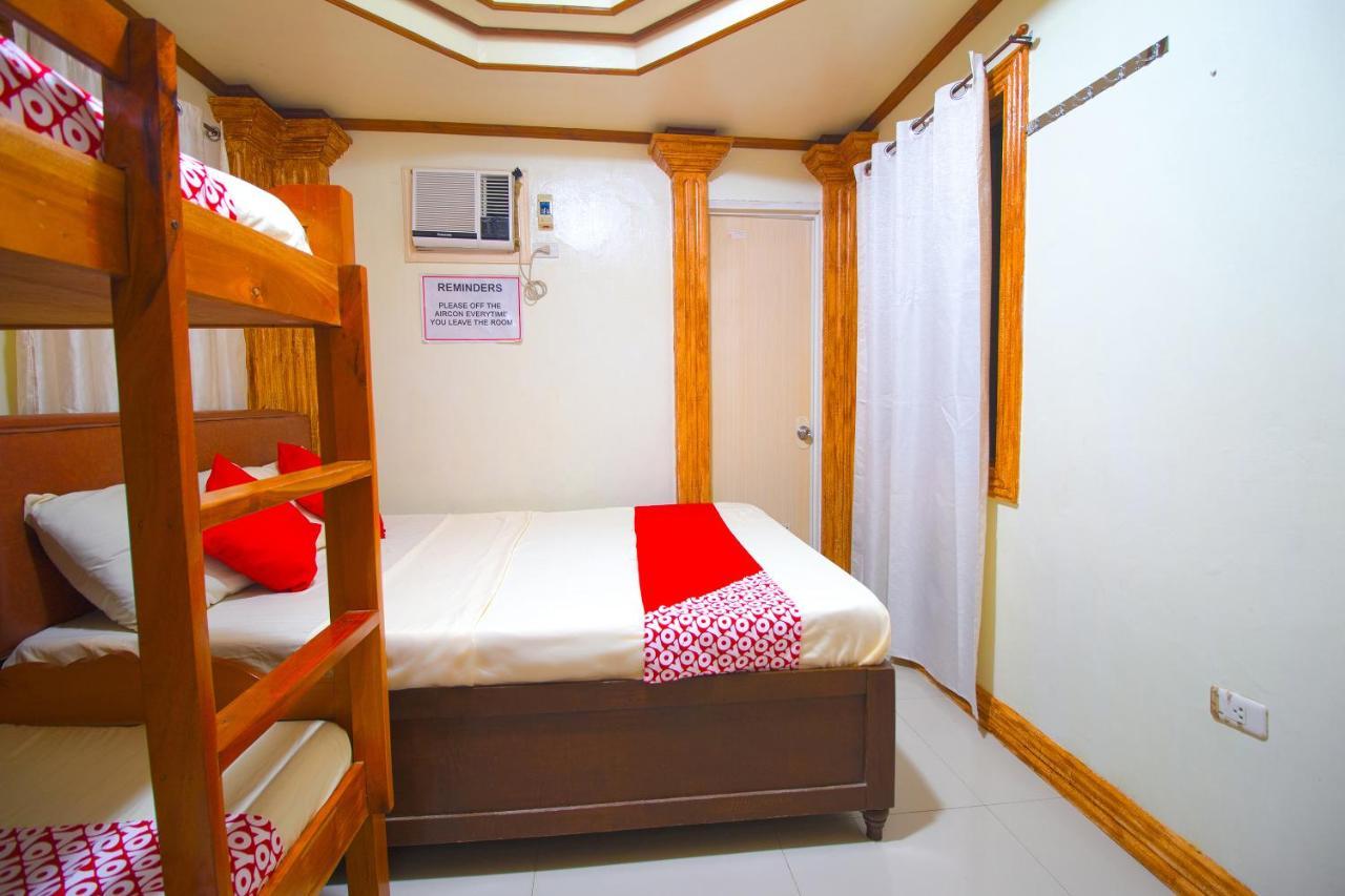 OYO 788 Lisa's Guesthouse Moalboal Extérieur photo
