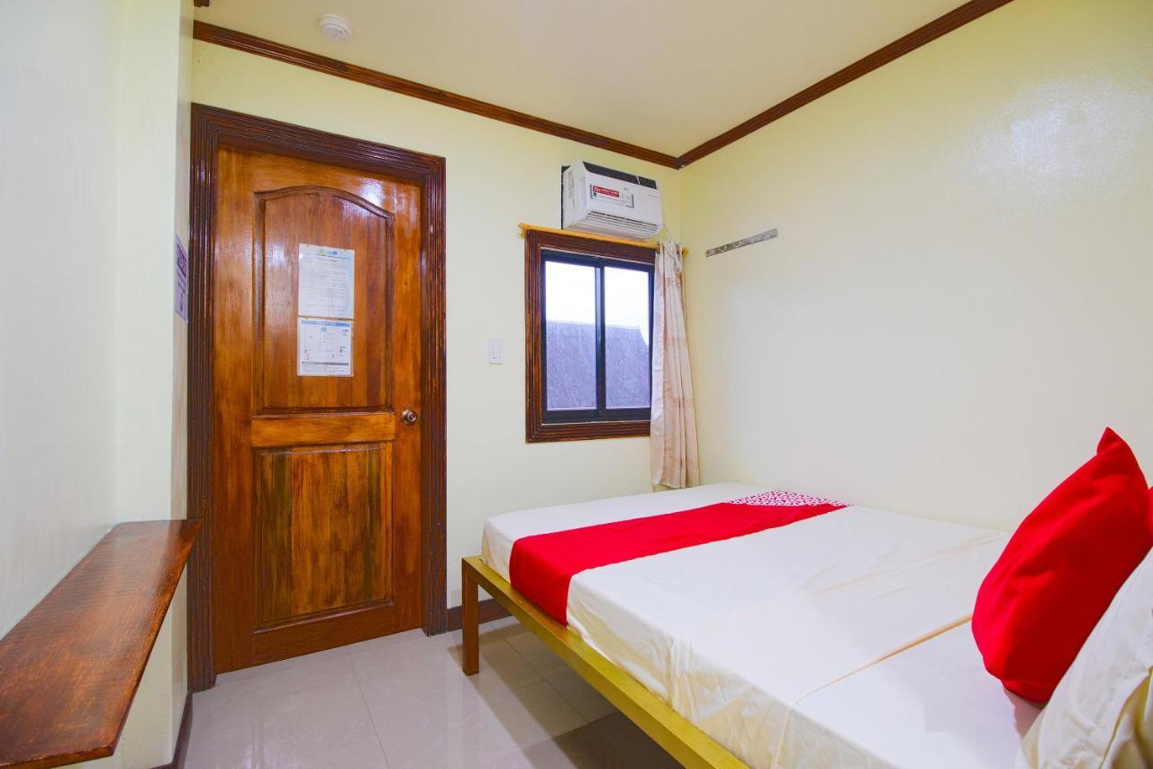 OYO 788 Lisa's Guesthouse Moalboal Extérieur photo