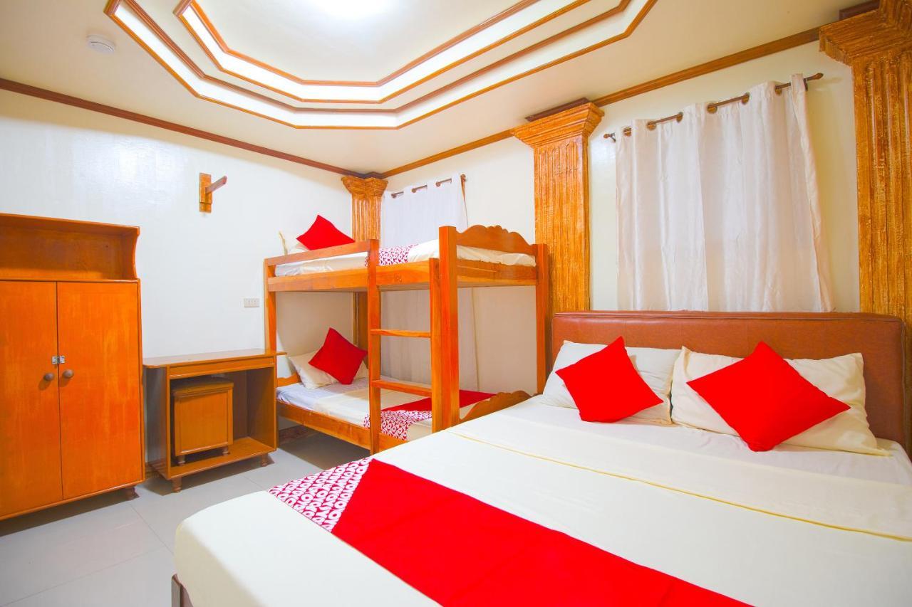 OYO 788 Lisa's Guesthouse Moalboal Extérieur photo